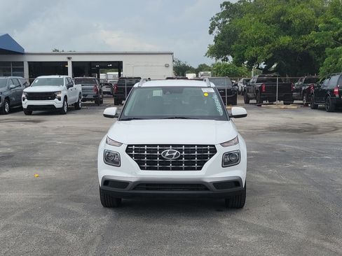 Used 2021 Hyundai Venue SEL FWD image 8