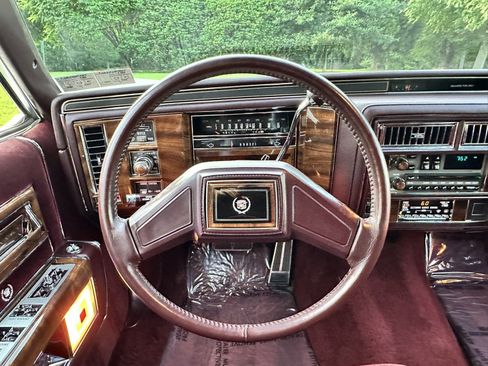 Used 1987 Cadillac Brougham RWD image 21
