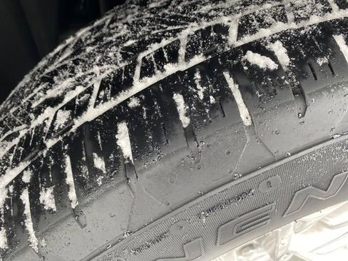 Used 2024 GMC Yukon SLT w/ SLT Luxury Package image 26