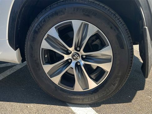 Used 2023 Toyota Highlander XLE image 43