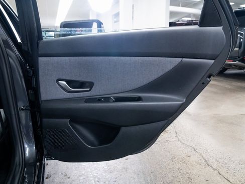 Used 2021 Hyundai Elantra Limited image 22