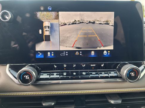 Used 2024 Chevrolet Colorado ZR2 w/ Technology Package image 32