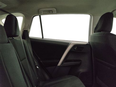 Used 2018 Toyota RAV4 LE image 19