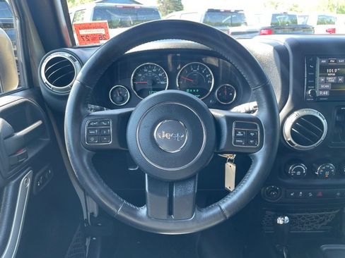 Used 2016 Jeep Wrangler Unlimited Sahara w/ Dual Top Group AWD/4WD image 10