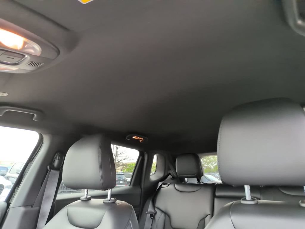 New 2026 Jeep Compass Latitude AWD/4WD image 30