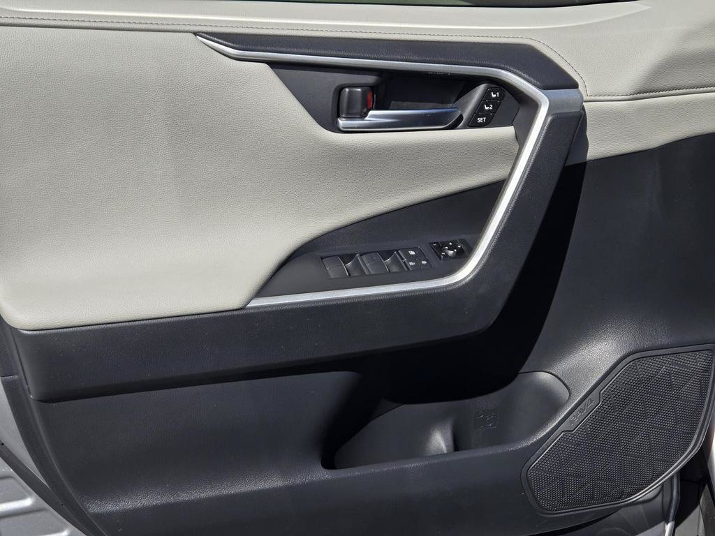 Used 2019 Toyota RAV4 Limited FWD image 13