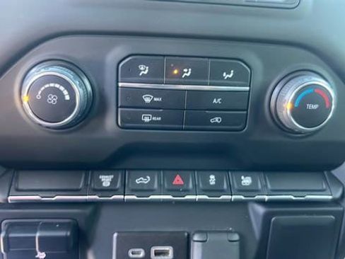 Used 2022 Chevrolet Silverado 2500 Custom w/ Custom Value Package image 37