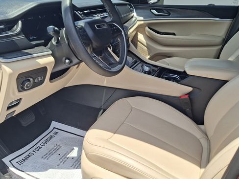 Used 2023 Jeep Grand Cherokee L Limited w/ Luxury Tech Group II AWD/4WD image 9