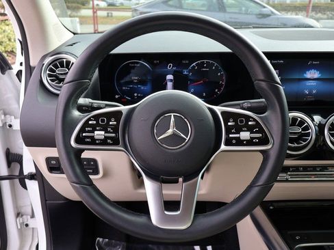 Used 2022 Mercedes-Benz GLA 250 w/ Premium Package Lite image 41