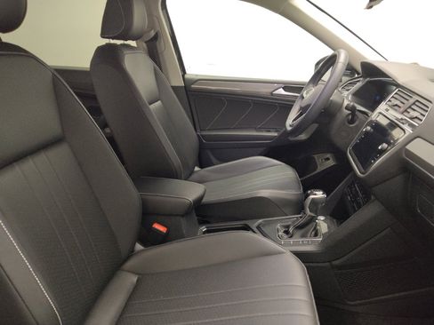 Used 2023 Volkswagen Tiguan SE image 21