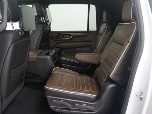 Used 2025 GMC Yukon XL Denali Ultimate w/ LPO, Floor Liner Package image 16