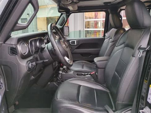 Used 2019 Jeep Wrangler Unlimited Sahara image 16