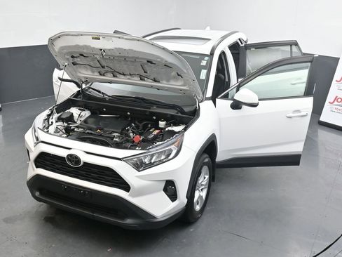 Used 2019 Toyota RAV4 XLE w/ Carpet Mat Package image 40