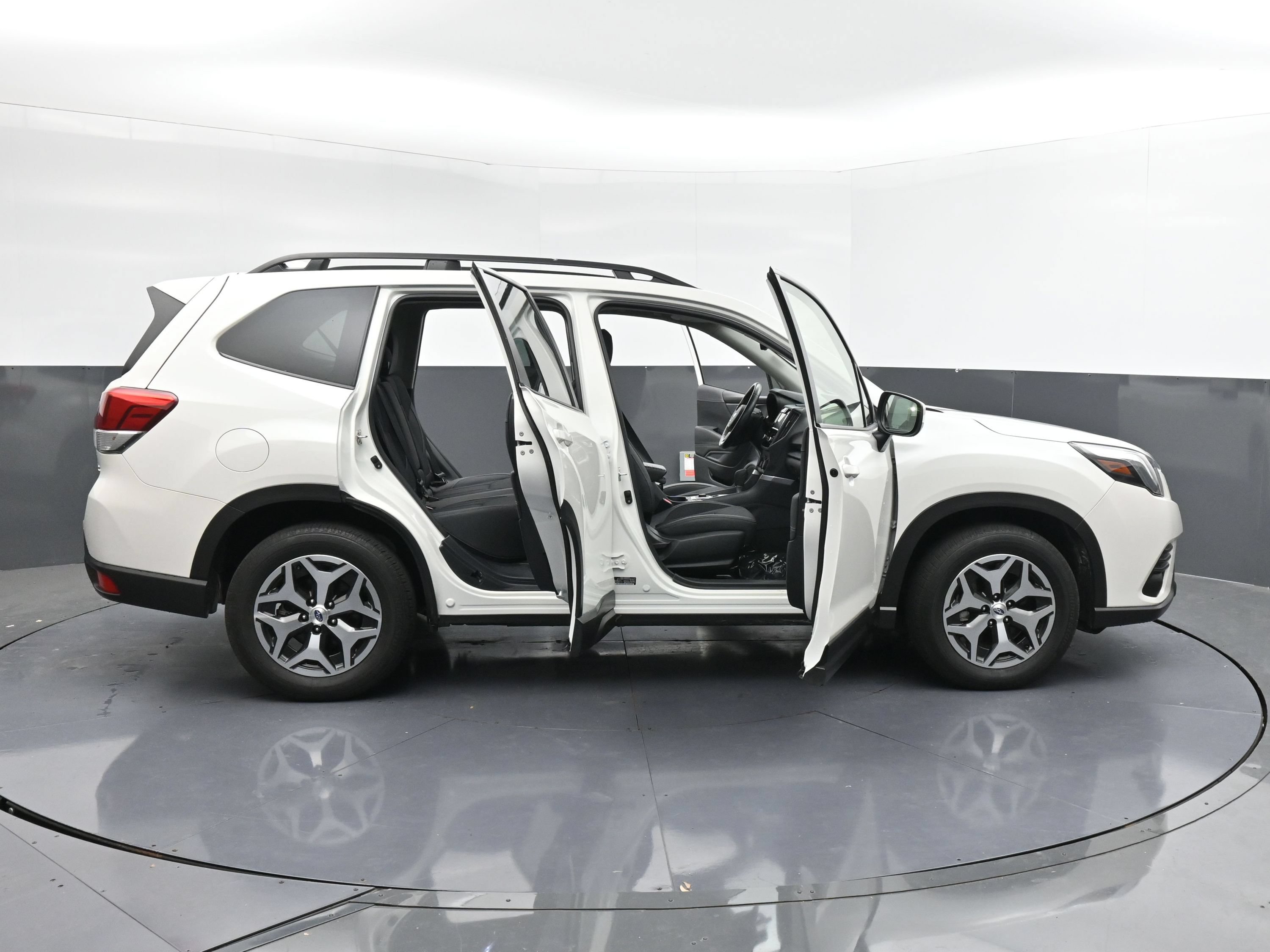 Used 2023 Subaru Forester Premium AWD/4WD image 41