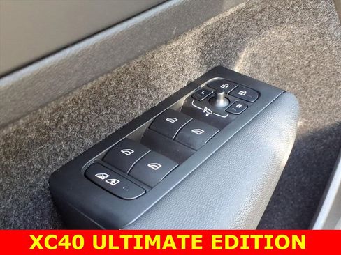 Used 2024 Volvo XC40 B5 Ultimate image 15