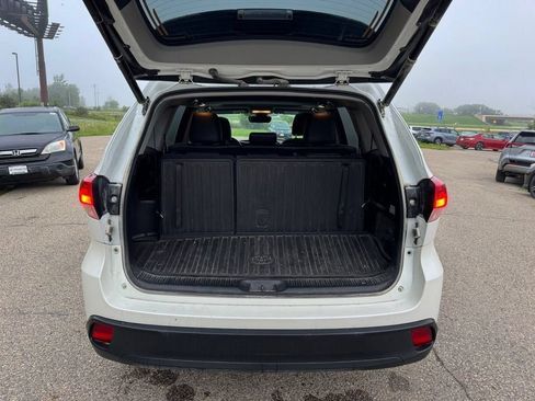 Used 2019 Toyota Highlander XLE AWD/4WD image 16