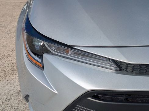 Used 2025 Toyota Corolla LE image 12