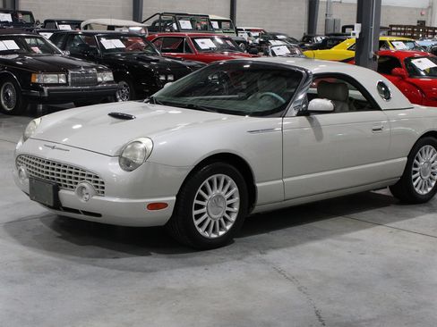 Used 2005 Ford Thunderbird 50th Anniversary RWD image 12