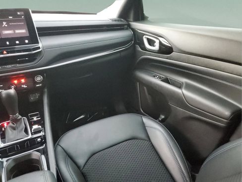 Used 2026 Jeep Compass Latitude image 15