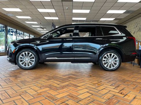 Used 2023 Cadillac XT6 Premium Luxury w/ Technology Package AWD/4WD image 5