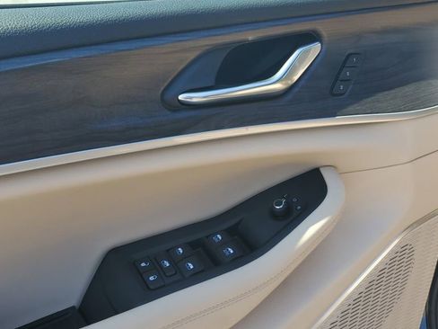 New 2025 Jeep Grand Cherokee Limited w/ Black Appearance Package image 22