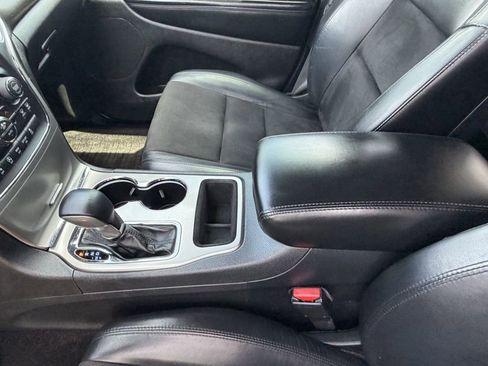 Used 2018 Jeep Grand Cherokee Laredo RWD image 19