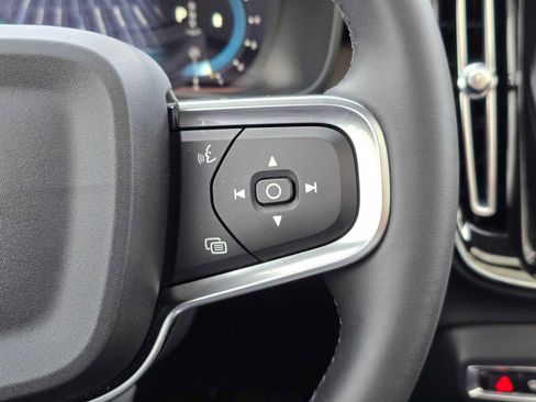 Used 2025 Volvo XC40 B5 Plus w/ Climate Package image 29