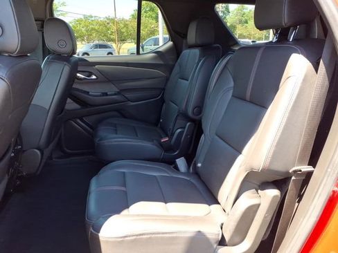 Used 2022 Chevrolet Traverse RS FWD image 17