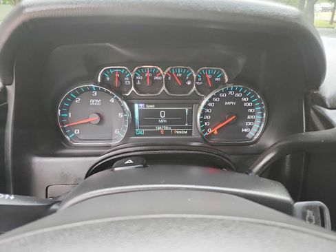 Used 2015 Chevrolet Suburban LT RWD image 18