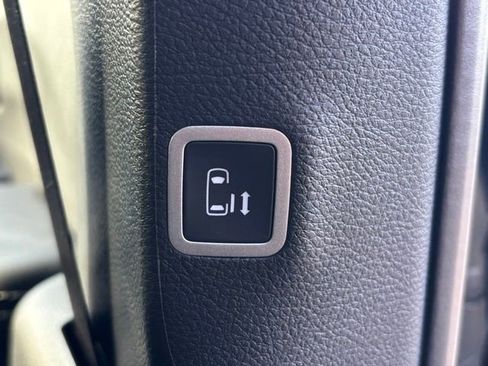 New 2026 Chrysler Pacifica Select image 10
