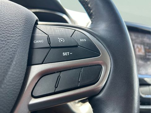Certified 2019 Jeep Cherokee Overland AWD/4WD image 15