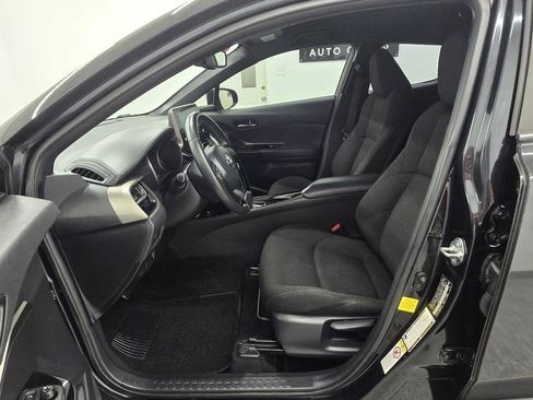 Used 2019 Toyota C-HR XLE FWD image 11