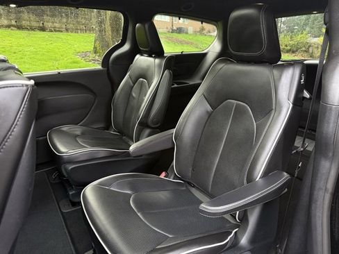 Used 2019 Chrysler Pacifica Limited w/ Advanced Safetytec Group image 26