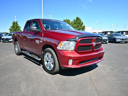 Used 2019 RAM 1500 Express w/ Express Value Package AWD/4WD image 2