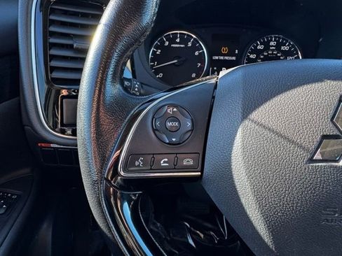 Used 2016 Mitsubishi Outlander SEL image 23