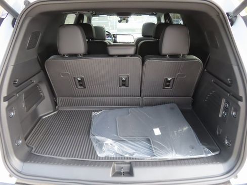 New 2026 Chevrolet Traverse High Country w/ LPO, Floor Liner Package image 20