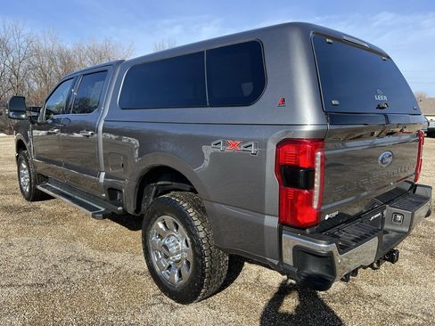 Used 2023 Ford F250 Lariat w/ Chrome Package image 3