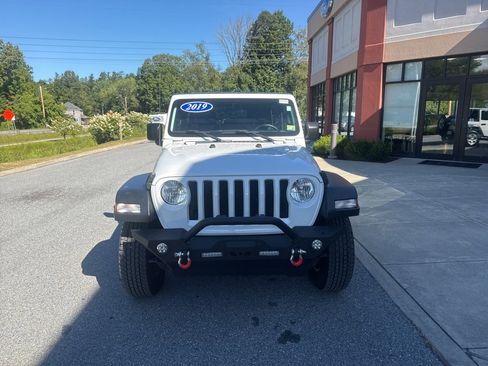 Used 2019 Jeep Wrangler Unlimited Sport S image 2