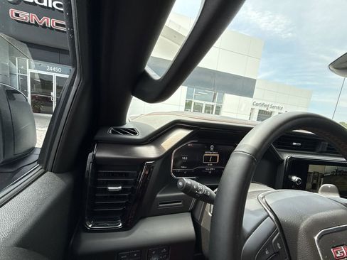 Certified 2025 GMC Sierra 1500 AT4 w/ AT4 Preferred Package AWD/4WD image 24