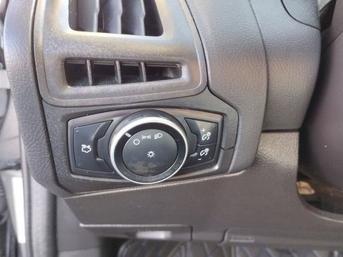 Used 2015 Ford Focus S image 16