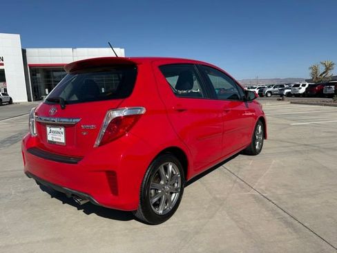 Used 2012 Toyota Yaris SE FWD image 3