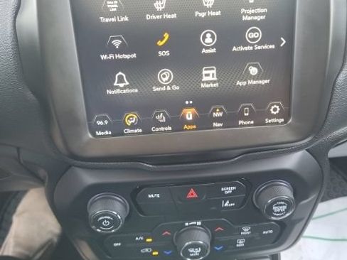 Used 2023 Jeep Renegade Latitude w/ Premium Group AWD/4WD image 10
