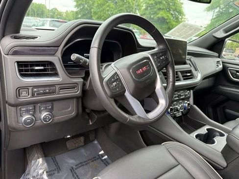 Used 2023 GMC Yukon SLT AWD/4WD image 7