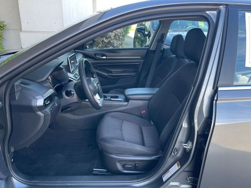 Used 2025 Nissan Altima 2.5 SV image 28