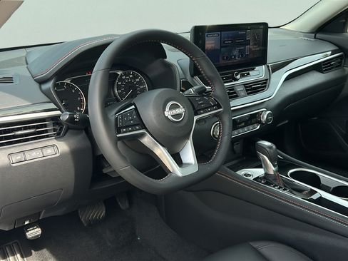 Used 2025 Nissan Altima 2.5 SR w/ SR Premium Package FWD image 11