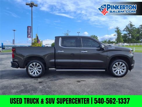 Used 2022 Chevrolet Silverado 1500 High Country w/ Technology Package image 2