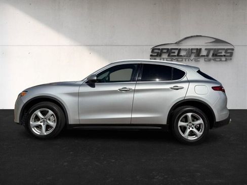 Used 2018 Alfa Romeo Stelvio AWD image 3
