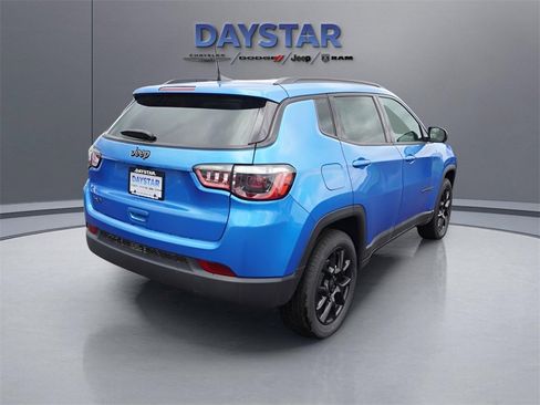 Used 2025 Jeep Compass Latitude w/ Altitude Special Edition image 3