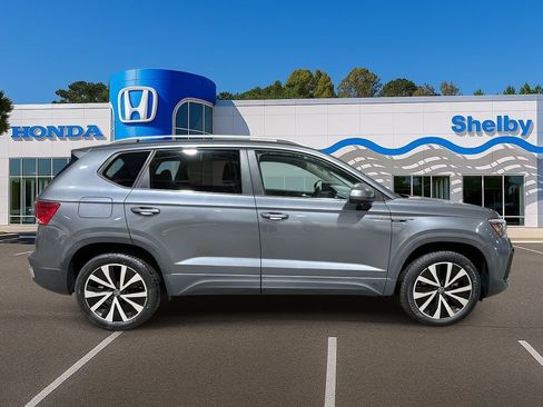 Used 2022 Volkswagen Taos SE image 9