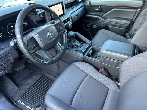 Used 2025 Toyota Tacoma SR image 9
